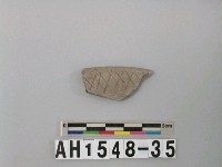 藏品(淺灰色夾砂陶片)的圖片